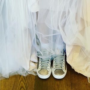 P448 Women’s gold glitter tennis shoes,    size 38 (size 8 in America)